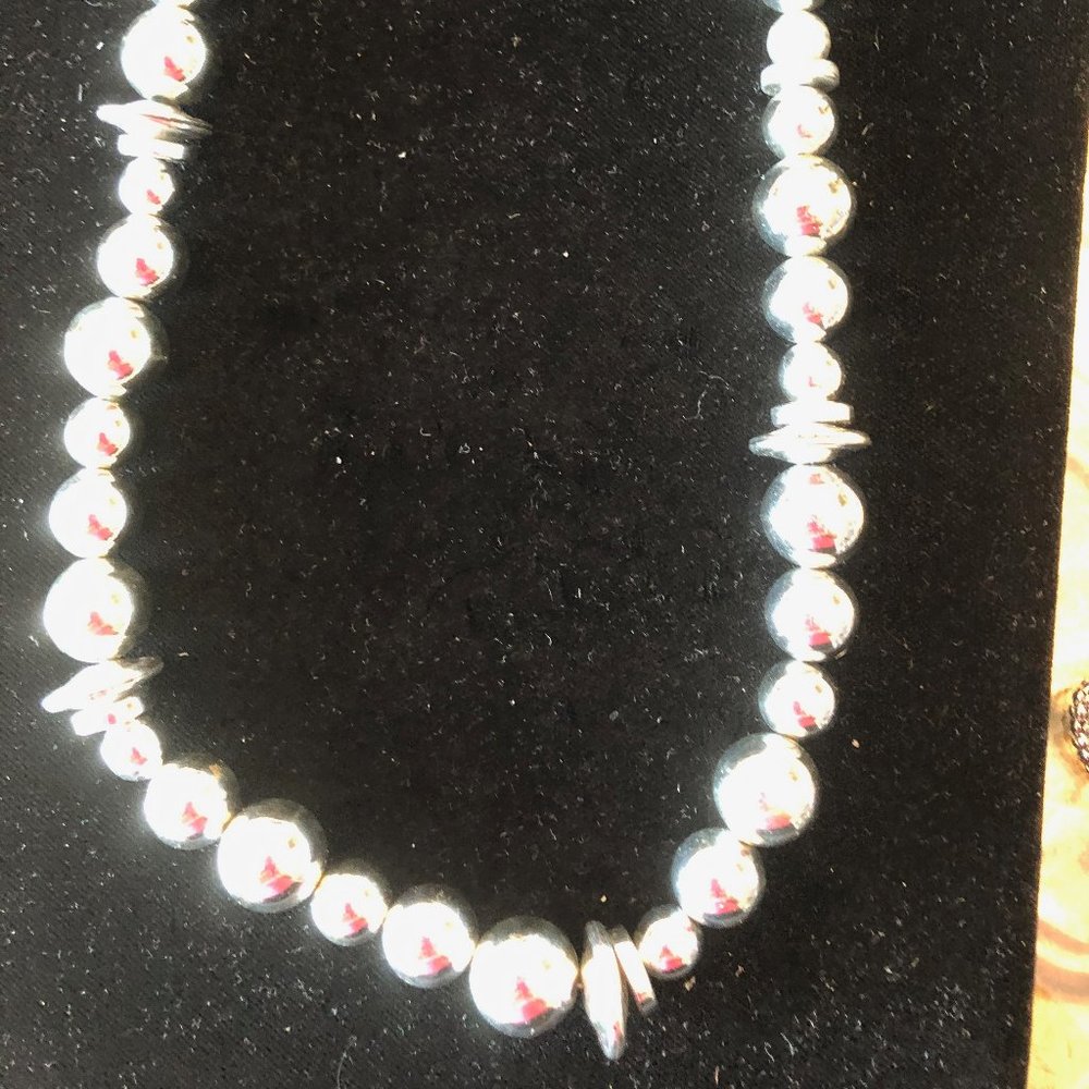 SHINY SILVER BEADED NECKLACE